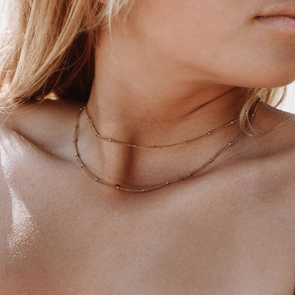 Collier ras-de-cou superposé